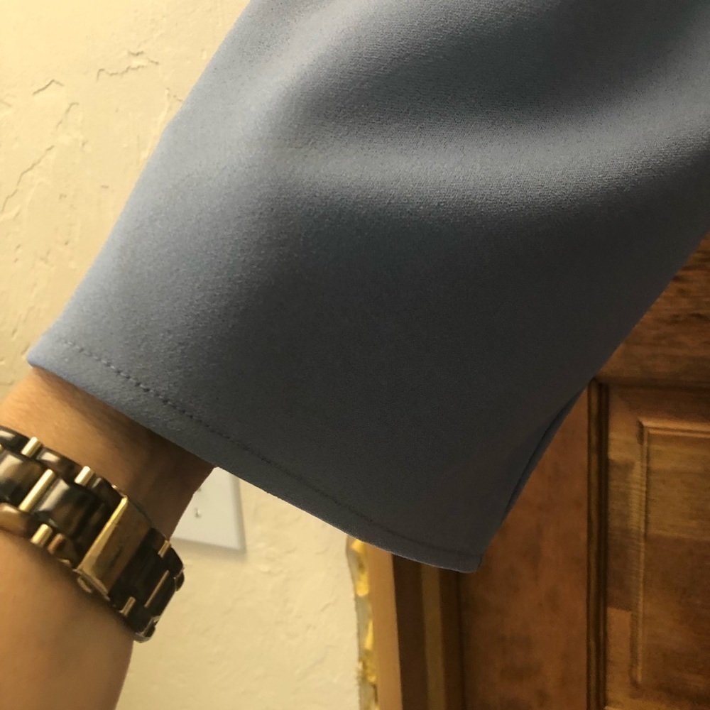 ANN TAYLOR Top/ size S/ Bluesh Grey/ flowy/ bell sleeves with smocked upper arms - Picture 8 of 12